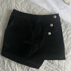 Guess leatherette skort in black size 26 (US 2)